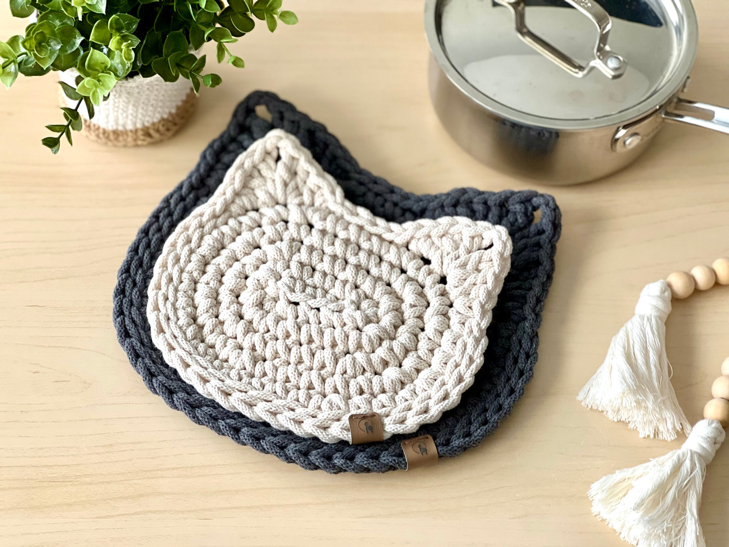 Crochet Cat Hot Pad - Thick Cotton Trivet & Heat Resistant Pot Holder (2 sizes Options)