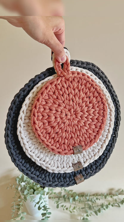 Chunky Round Hot Pad- 3 sizes Option, with or without hanging loop